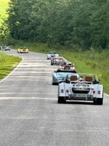 Car convoy in the Vesijärvi scenery